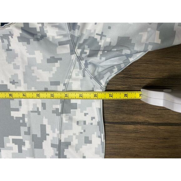 Philadelphia Eagles | Men’s Large #1 Jalen Hurts “Salute to Service” Jersey - Picture 4 of 5